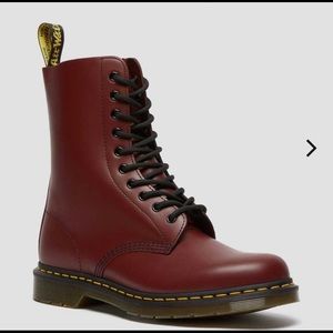 DR. MARTENS 1914 Boots